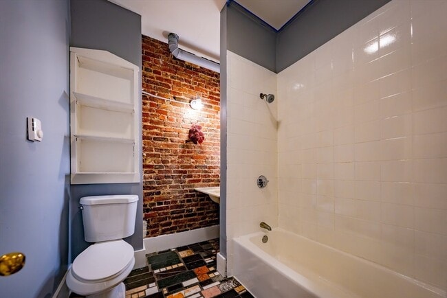 Building Photo - 130 Shurtleff St