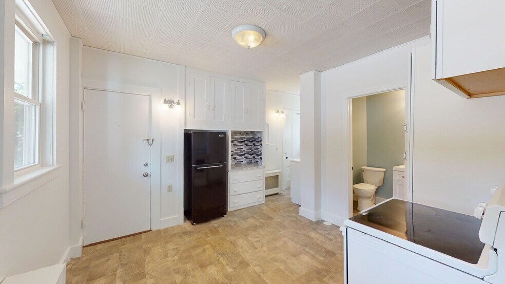 Building Photo - 10 Barrows St