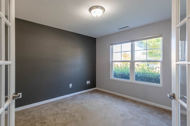 Building Photo - Available on July 10! Experience modern comfort in this spacious 4+ bedroom home
