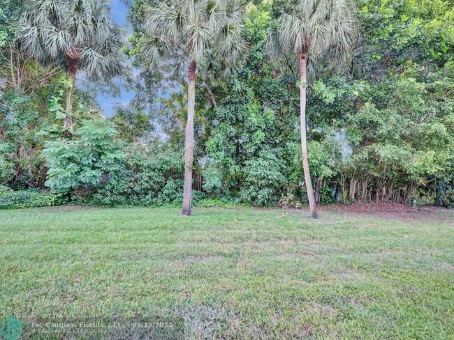 Building Photo - 9845 Riverside Dr