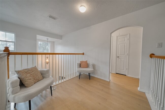 Building Photo - 9610 Beckwood Post Dr