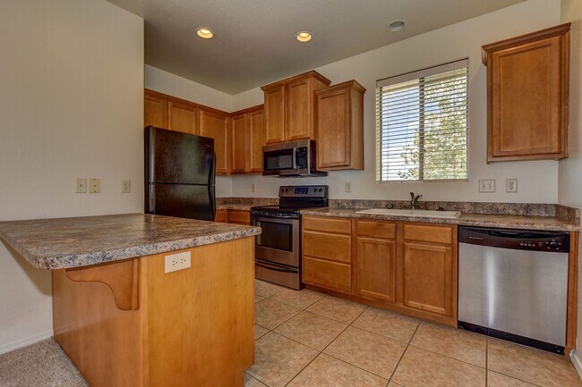 Building Photo - 221 Spring St