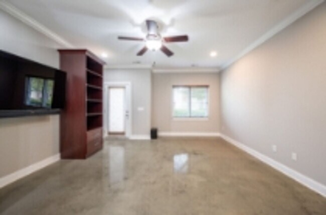 Building Photo - Location, Location , Location with this Be...