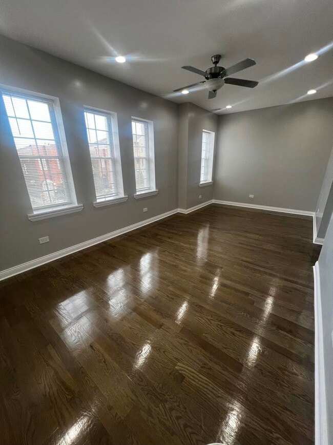 Building Photo - 3257 W Warren Blvd