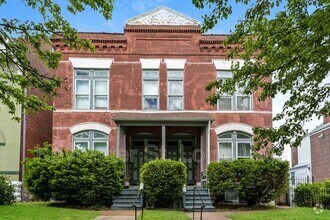 Building Photo - 2821 Henrietta St