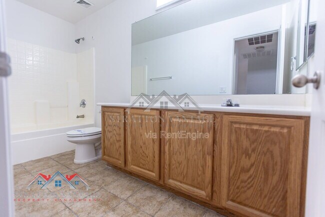 Building Photo - 110 Cholla St