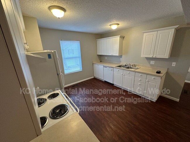 Building Photo - 5656 N Anita Ave