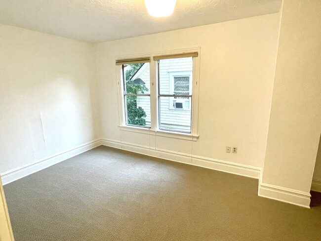 Building Photo - Buckman Beautifully Remodeled 1900 Craftsm...