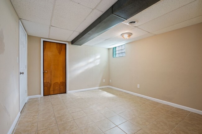 Building Photo - Gorgeous 2 bedroom home in Brookline avail...