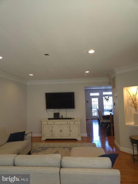 Building Photo - 5064 Cameo Terrace