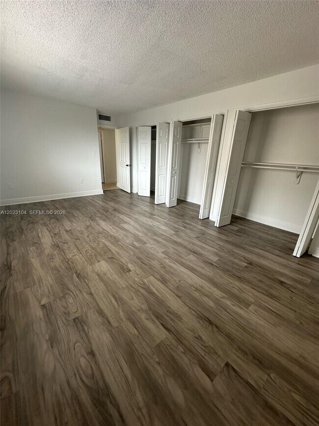 Building Photo - 6930 Miami Gardens Dr