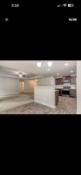 Building Photo - 3401 Silver Ridge Dr