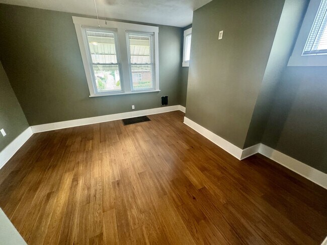 Building Photo - 931 Baldwin St