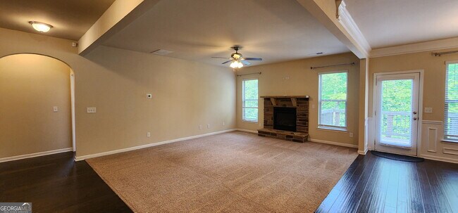Building Photo - 525 Twelve Oaks Dr