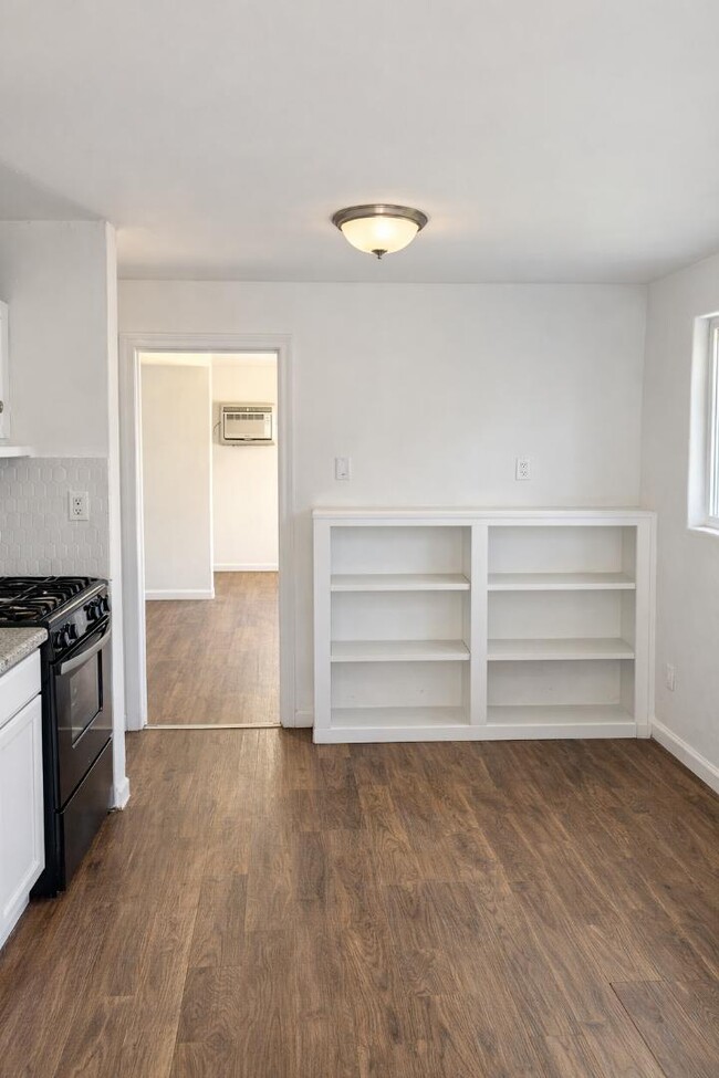 Building Photo - 255 Sunset Ave NW