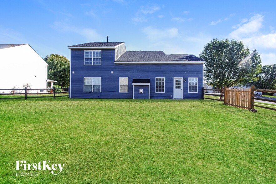 Building Photo - 2301 Jacobs Ct