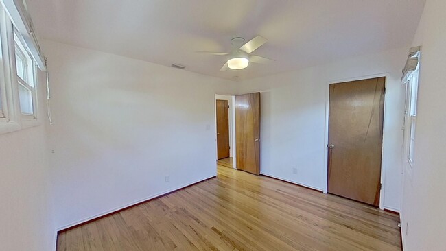 Building Photo - **MOVE-IN SPECIAL!!** Charming 3 Bed 1 Bat...