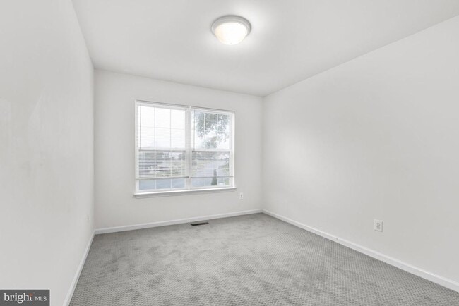 Building Photo - 53 Bloomington Ln