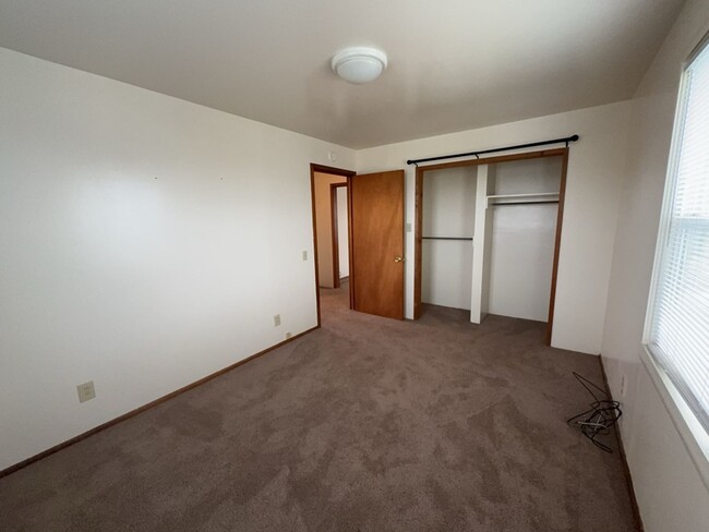 Building Photo - Charming Coastal Living 2 Bed, 1 Bath with...