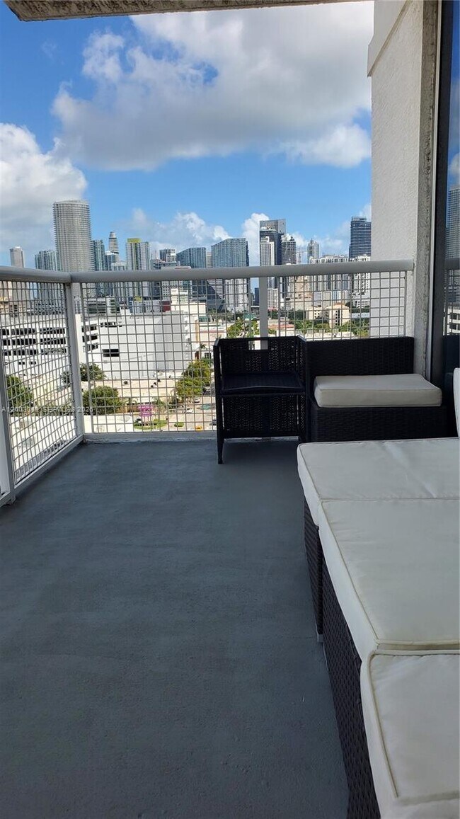 Building Photo - 900 SW 8th St