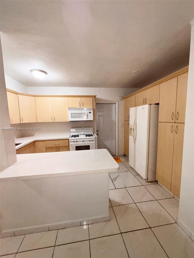 Building Photo - 2101 Calais Dr