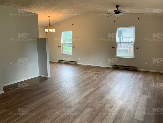 Building Photo - 1518 Glen Haven Dr