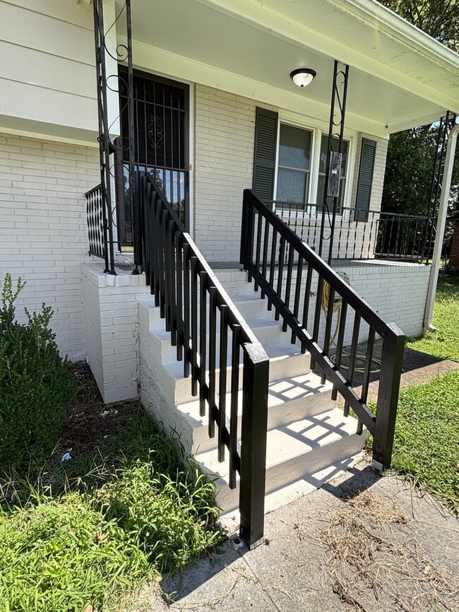 Building Photo - 3704 Timbercrest Dr NW