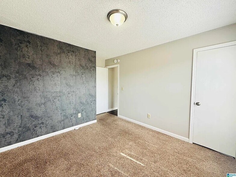 Building Photo - 6915 Eagle Ridge Dr
