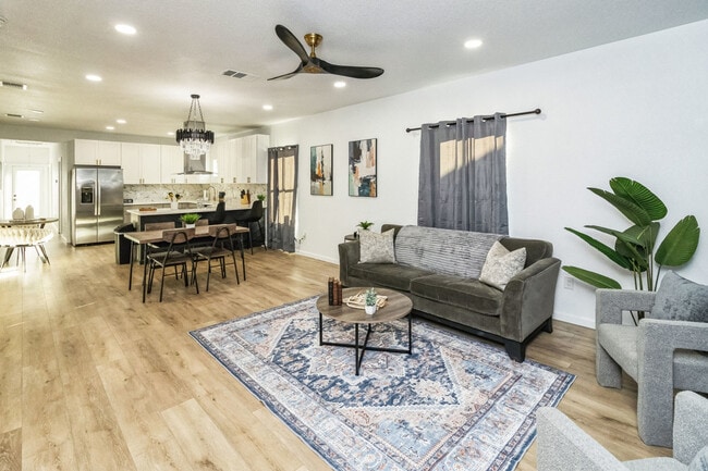 Building Photo - 2306 E Houston St