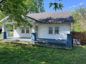 Building Photo - Large home on corner lot in Woodbine, Great Front Porch, Blocks from Coffee Shop, Easy Interstate...