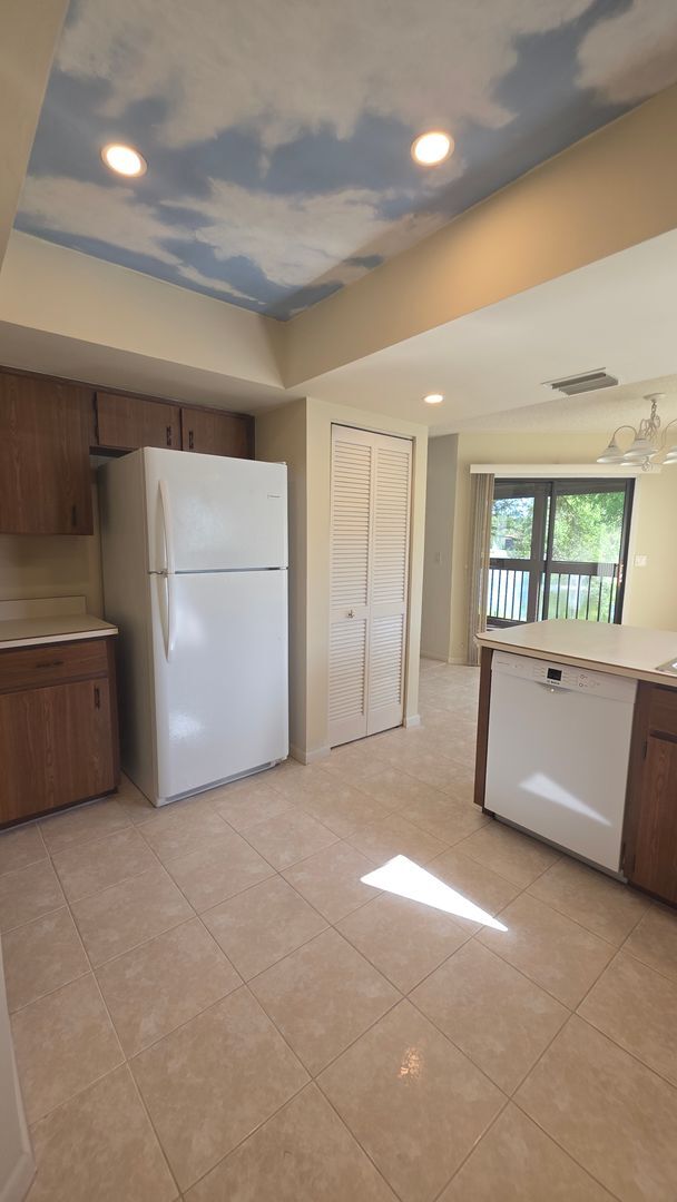 Building Photo - Beautiful Pond Front 2 Bedroom 2 Bath Townhome in the Wood Haven Community