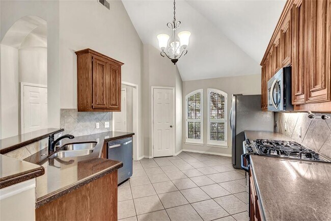 Building Photo - 15814 Finwood Ln