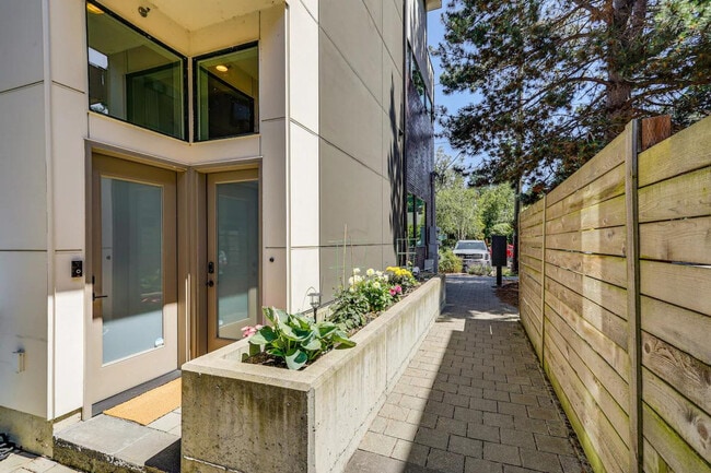 Building Photo - 3821 34th Ave W