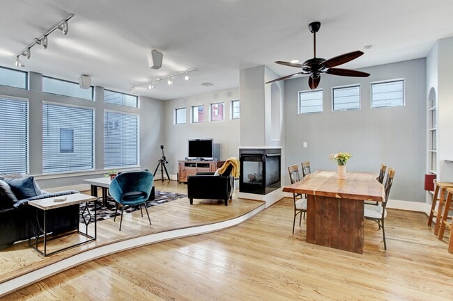 Building Photo - 408 Parker St