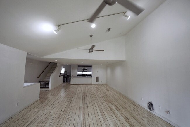 Building Photo - 702 Ruthven St