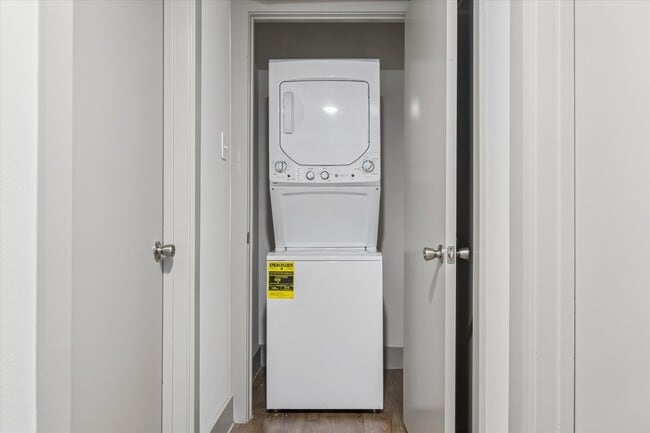 Building Photo - 4300 Rosslyn Rd