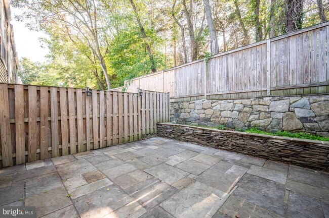 Building Photo - 122 Sanborn Pl