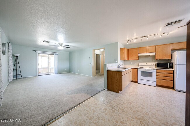 Building Photo - 11778 W Columbine Dr