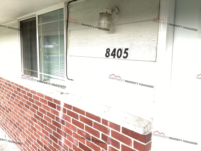 Building Photo - R72A