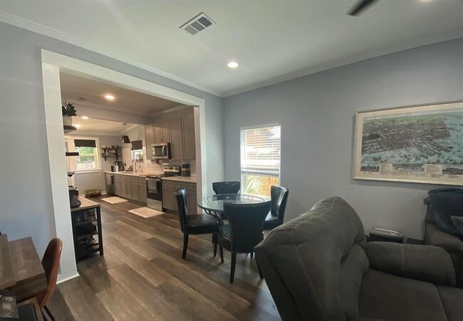 Building Photo - 1106 W Gregory St