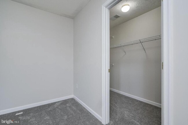 Building Photo - 1432 Pangbourne Way