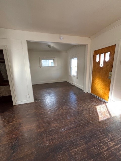 Building Photo - 330 E Lake St