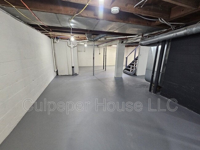 Building Photo - 1046 Slater St