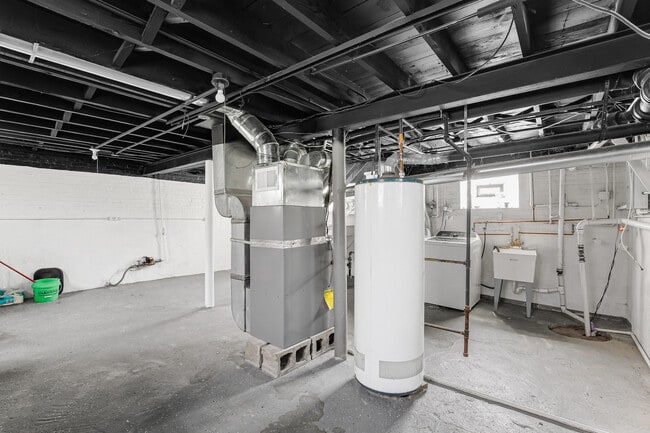 Building Photo - 16310 Carse Ave