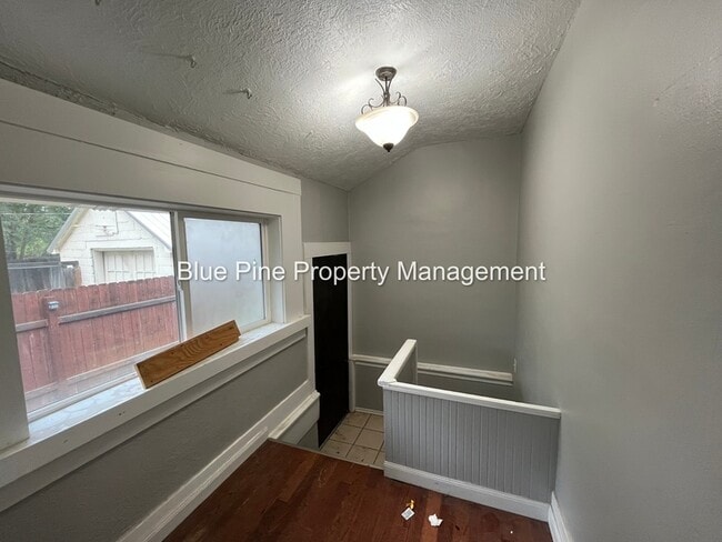 Building Photo - 328 11th St