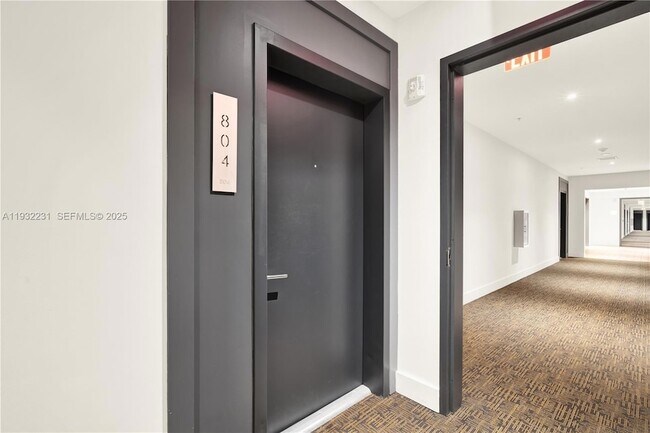 Building Photo - 1600 SW 1st Ave