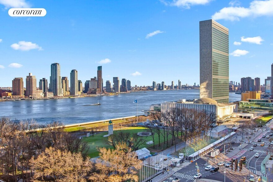 Building Photo - 865 United Nations Plaza