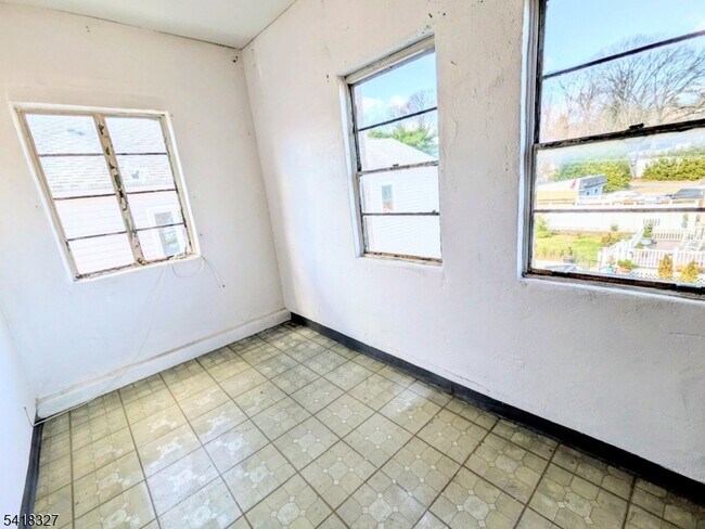 Building Photo - 239 Union Blvd