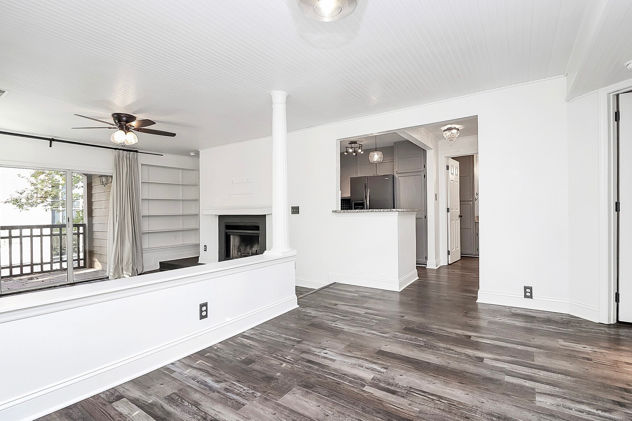 Building Photo - 1109 E Morehead St