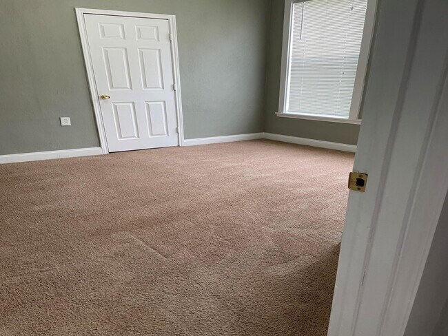 Building Photo - 504 Green St